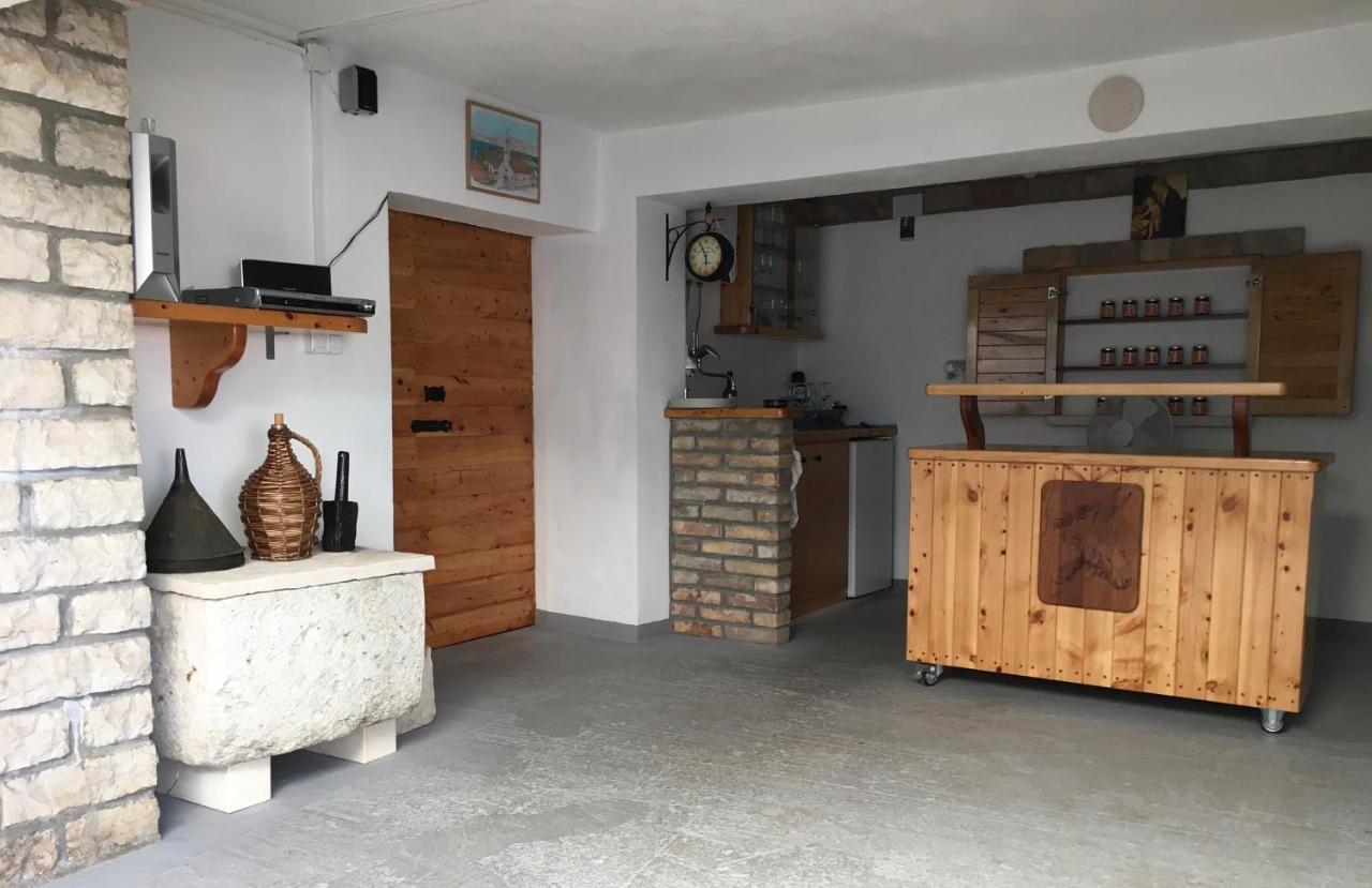 Guesthouse Cipre Lumbarda Buitenkant foto