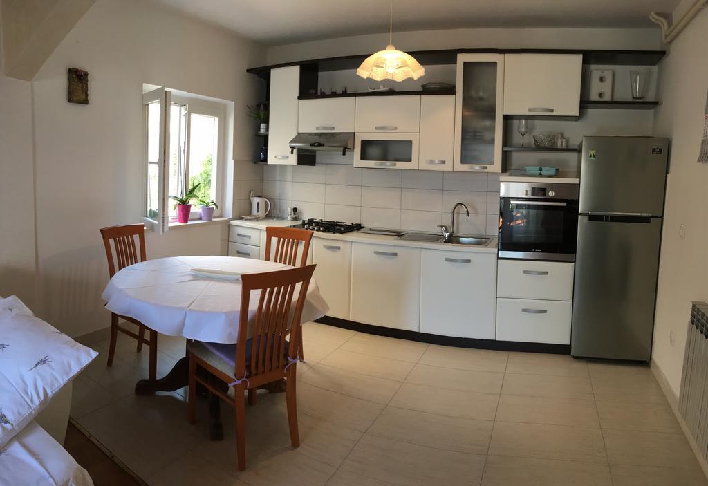 Guesthouse Cipre Lumbarda Buitenkant foto