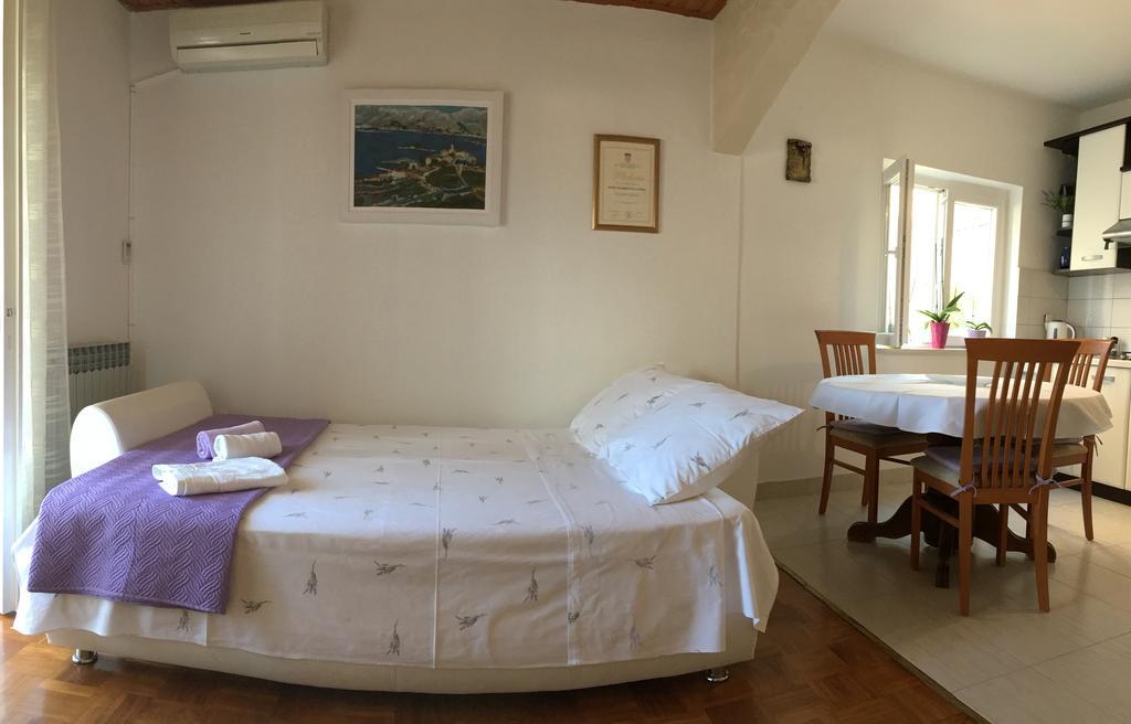 Guesthouse Cipre Lumbarda Buitenkant foto