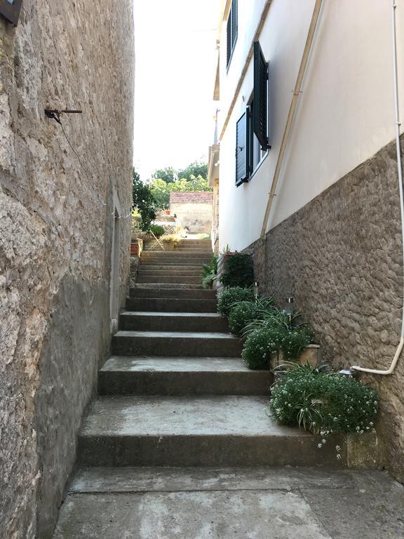 Guesthouse Cipre Lumbarda Buitenkant foto